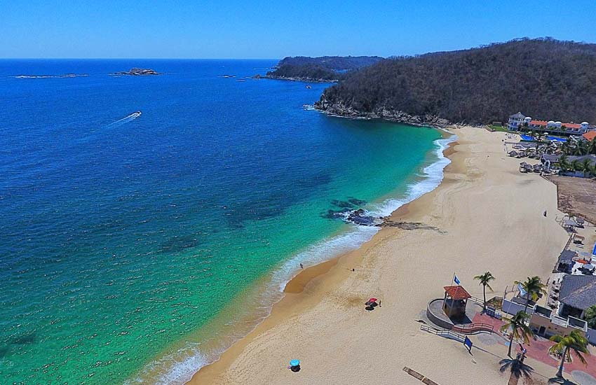 hotel bahia bay huatulco mexico beach parking lot